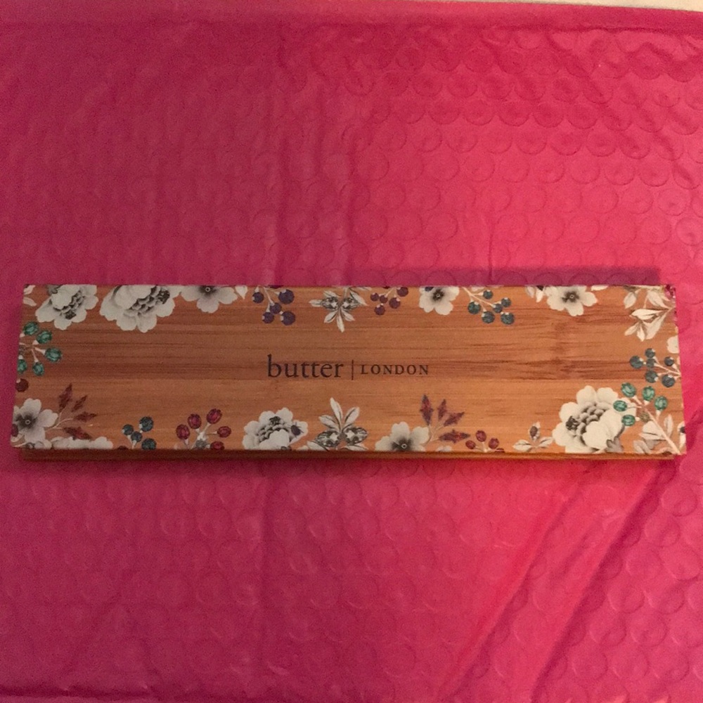 butter  LONDON EYESHADOW PALETTE NWOT